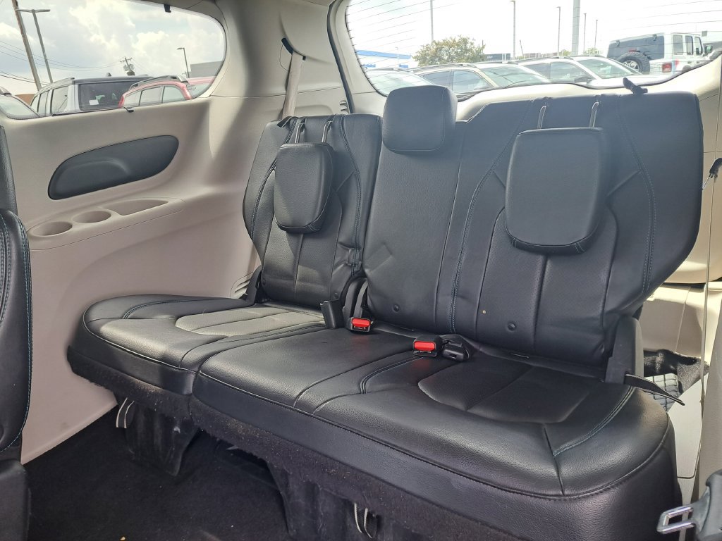 Used 2021 Chrysler Pacifica Touring-L FWD image 26