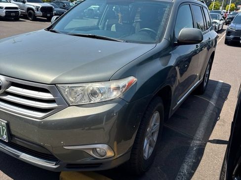 Used 2013 Toyota Highlander Plus AWD/4WD image 1