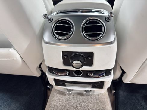 Used 2019 Rolls-Royce Ghost image 26