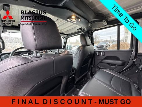 Used 2023 Jeep Wrangler Unlimited Sahara w/ Cold Weather Group AWD/4WD image 21