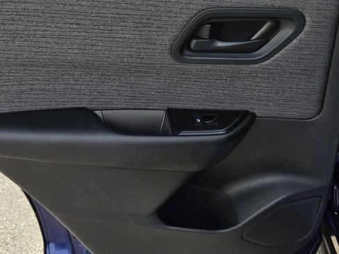 Used 2023 Nissan Rogue S FWD image 10