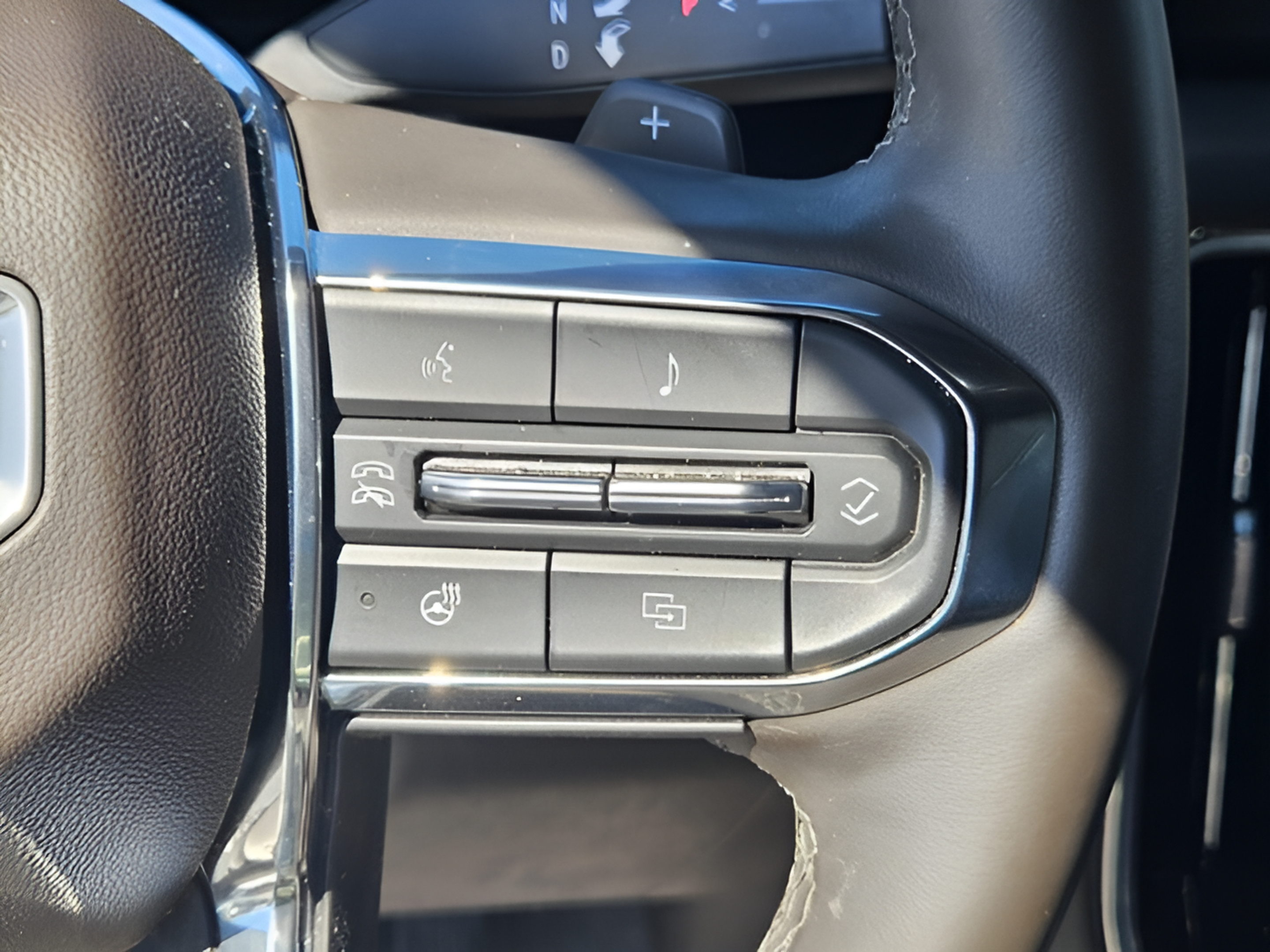 Used 2025 GMC Yukon Elevation AWD/4WD image 24