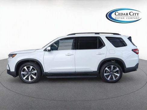 Used 2025 Honda Pilot Touring image 6
