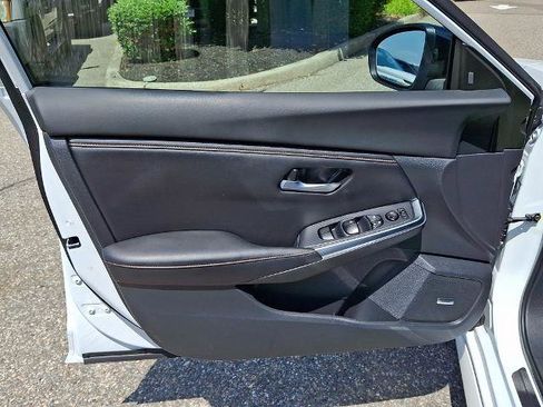 Certified 2023 Nissan Sentra SR w/ SR Premium Package FWD image 14