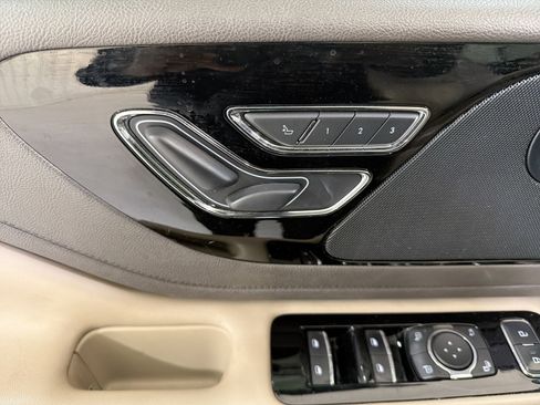 Used 2021 Lincoln Aviator Reserve w/ Equipment Group 201A image 11