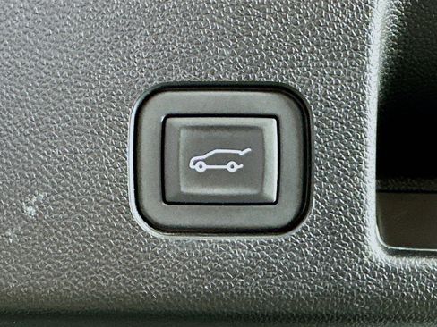 Used 2025 Chevrolet Equinox EV RS FWD image 29