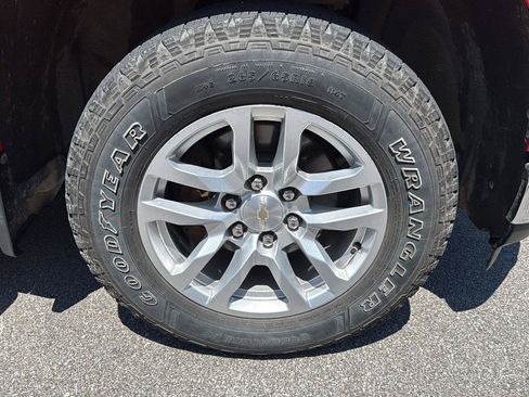 Used 2022 Chevrolet Silverado 1500 LT AWD/4WD image 14