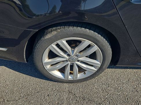 Used 2019 Volkswagen Passat 2.0T Wolfsburg w/ Wheels & Sunroof Package FWD image 10