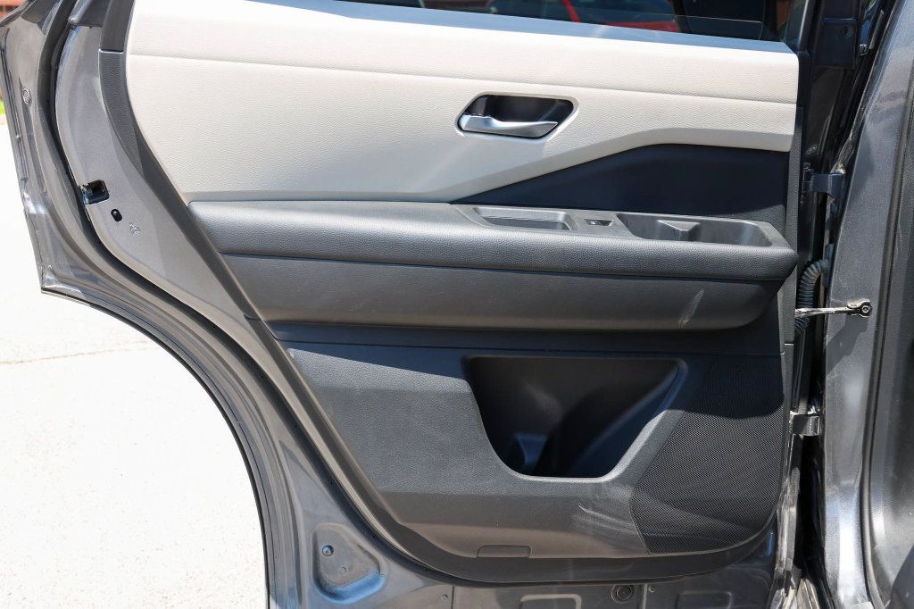 Used 2022 Nissan Pathfinder SV AWD/4WD image 12