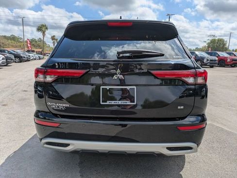 Used 2022 Mitsubishi Outlander SE image 5