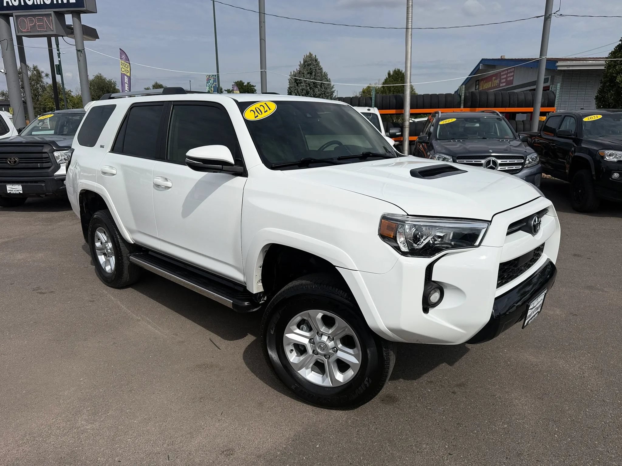 Used 2021 Toyota 4Runner SR5 Premium w/ Moonroof Package AWD/4WD image 3