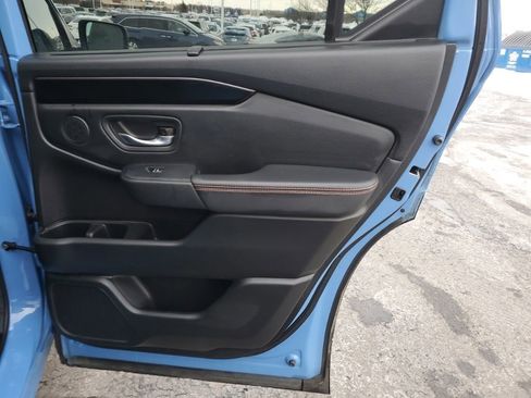 Used 2025 Honda Pilot TrailSport image 29