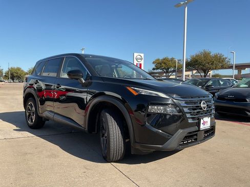 Used 2025 Nissan Rogue SV image 4