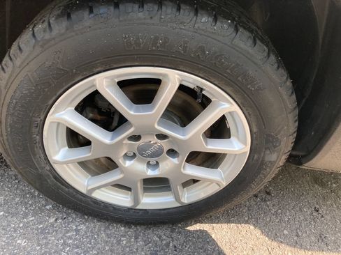 Used 2019 Jeep Renegade Latitude w/ Cold Weather Group AWD/4WD image 31