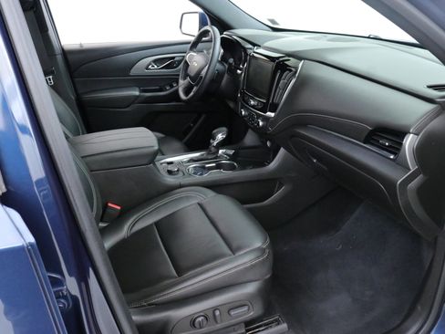 Used 2023 Chevrolet Traverse LT image 28