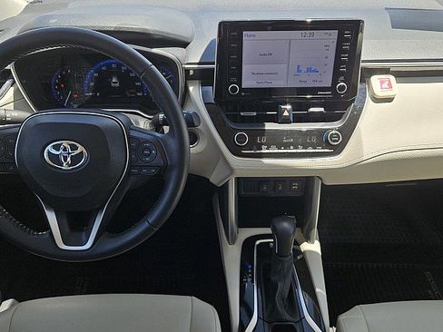 Used 2022 Toyota Corolla Cross XLE w/ Convenience Package image 9