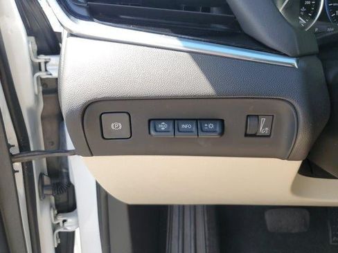 Used 2022 Buick Enclave Avenir FWD image 21