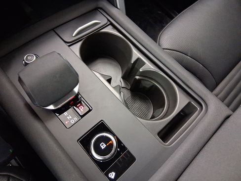 New 2025 Land Rover Discovery Dynamic SE image 28