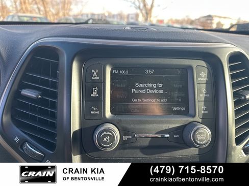 Used 2018 Jeep Cherokee Latitude w/ Altitude Package image 35