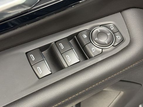 Used 2025 Chevrolet Tahoe High Country AWD/4WD image 15