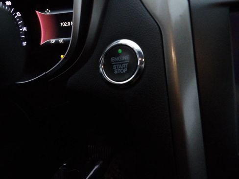 Used 2018 Ford Fusion SE w/ Fusion SE Technology Package image 11