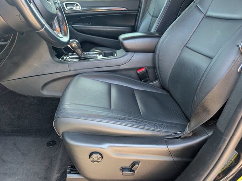 Used 2018 Jeep Grand Cherokee Laredo RWD image 6