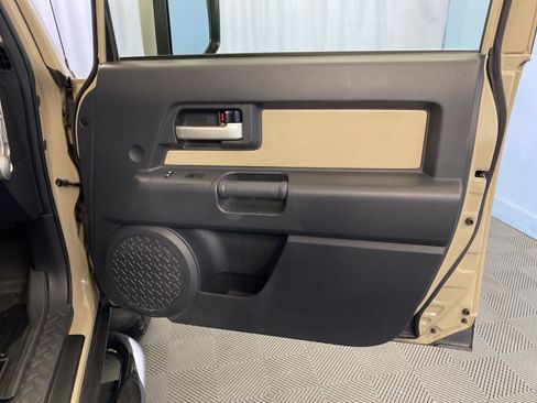 Used 2013 Toyota FJ Cruiser 4WD image 41