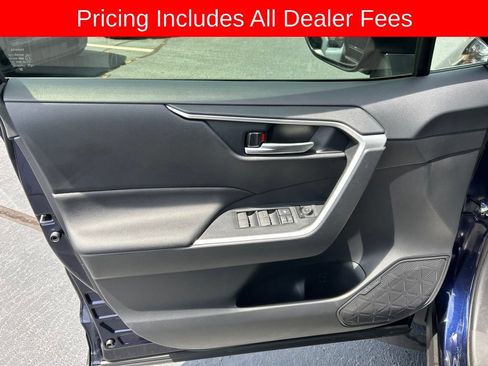 Used 2025 Toyota RAV4 XLE AWD/4WD image 3