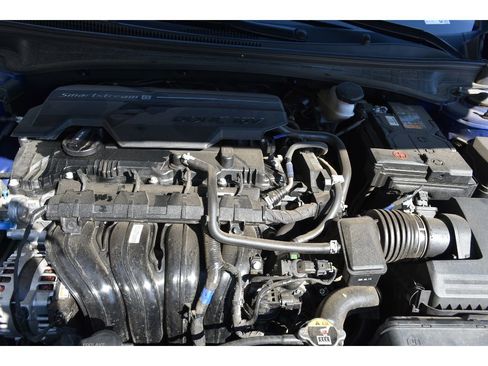 Used 2025 Hyundai Elantra SE image 9