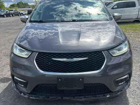 Used 2021 Chrysler Pacifica Limited FWD image 2