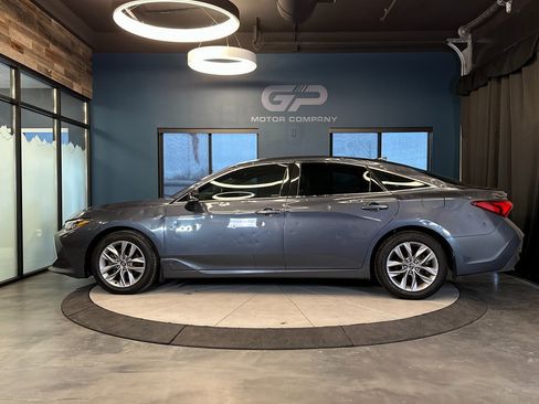 Used 2020 Toyota Avalon XLE w/ Moonroof Package image 6