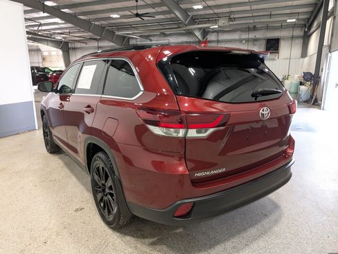 Used 2019 Toyota Highlander SE AWD/4WD image 5