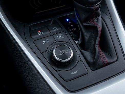 Used 2021 Toyota RAV4 SE w/ Weather & Moonroof Package image 29