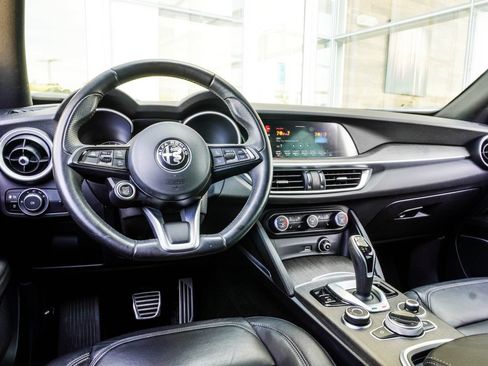Used 2023 Alfa Romeo Stelvio Ti AWD/4WD image 15