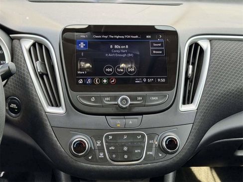 Used 2024 Chevrolet Malibu LT image 3