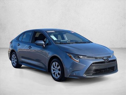 Used 2024 Toyota Corolla LE FWD image 3