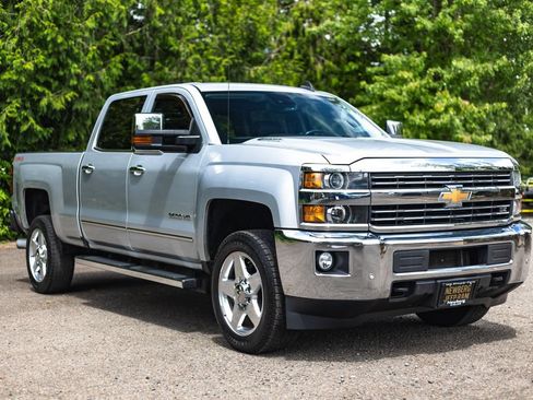 Used 2015 Chevrolet Silverado 2500 LTZ w/ Duramax Plus Package AWD/4WD image 8