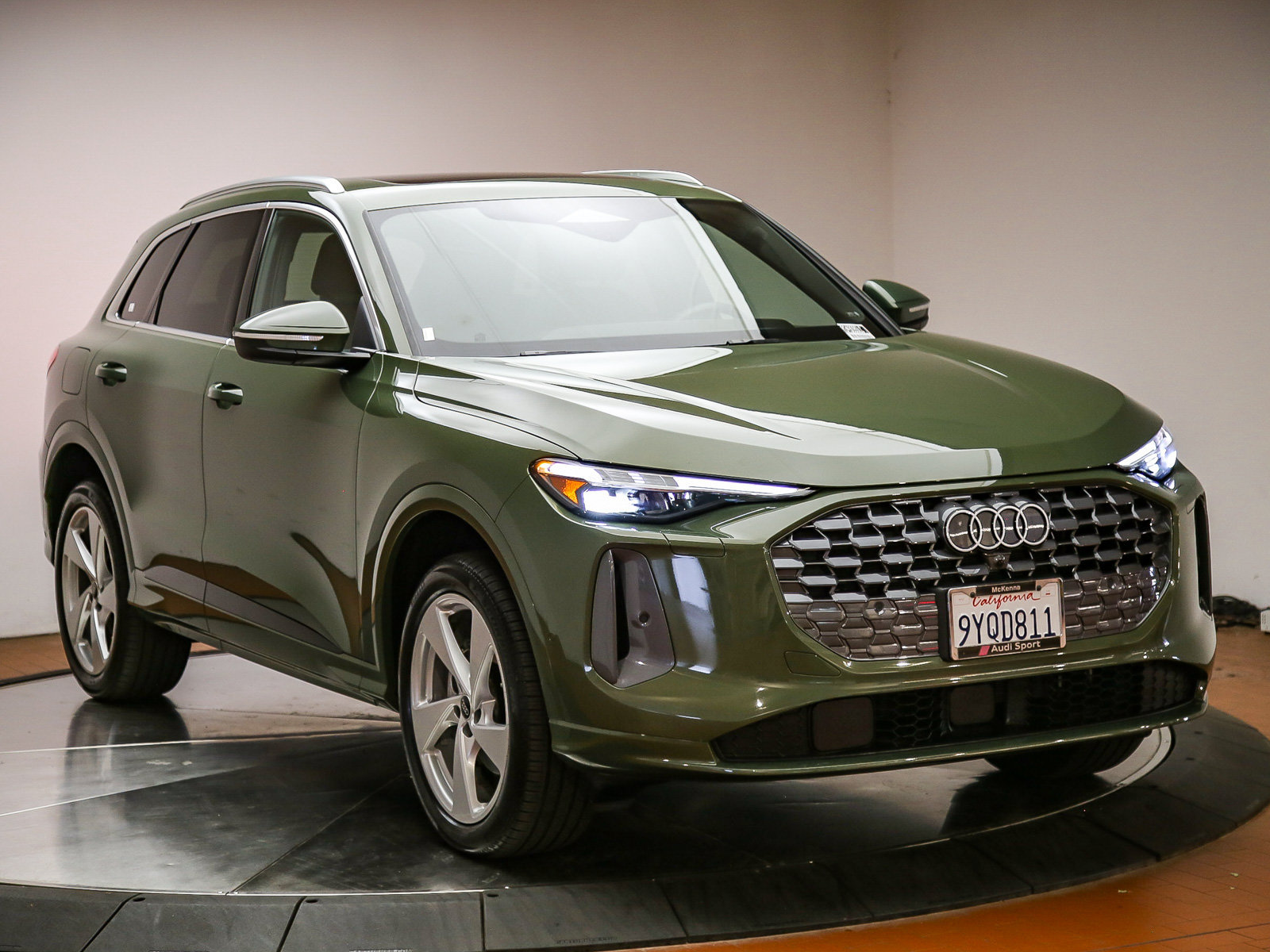 Certified 2025 Audi Q5 Premium AWD/4WD image 3
