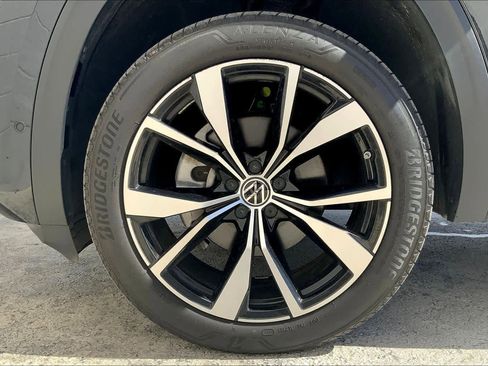 Used 2024 Volkswagen Atlas SEL Premium R-Line image 9