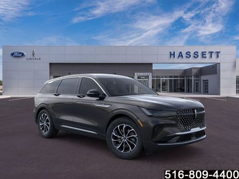Used 2026 Lincoln Nautilus Premier AWD/4WD image 8