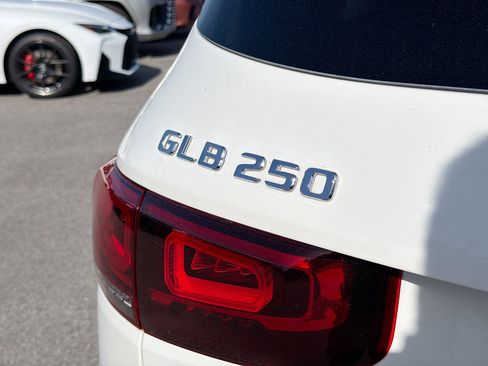 Used 2023 Mercedes-Benz GLB 250 image 11