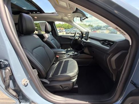 Used 2026 Ford Escape Platinum w/ Premium Technology Package AWD/4WD image 9