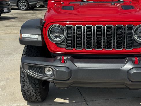 Used 2025 Jeep Wrangler Unlimited Rubicon AWD/4WD image 6