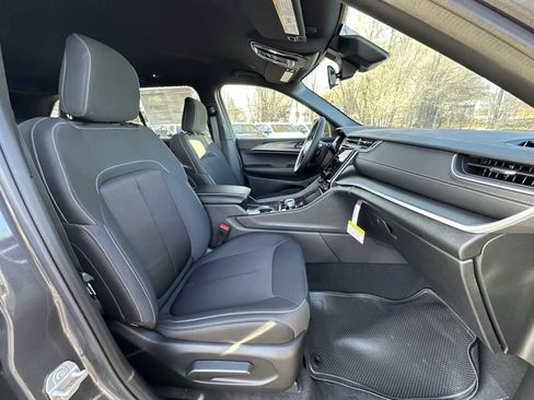 New 2025 Jeep Grand Cherokee Laredo image 23