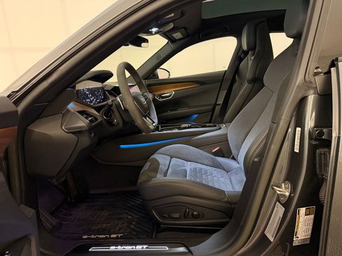Used 2023 Audi e-tron GT Prestige w/ Prestige Package image 5