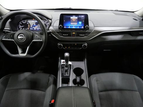 Used 2025 Nissan Altima 2.5 SV image 10