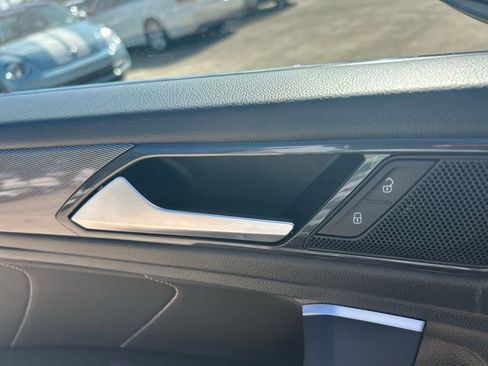 Used 2022 Volkswagen Tiguan SE image 51