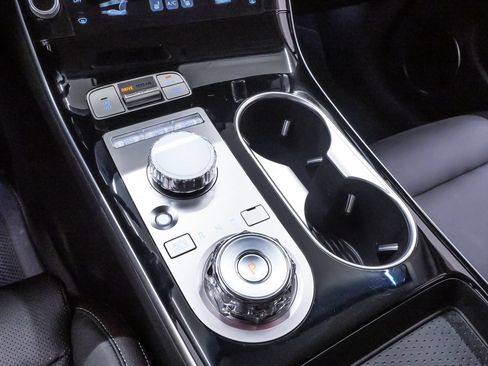 Certified 2026 Genesis GV70 2.5T AWD/4WD image 17