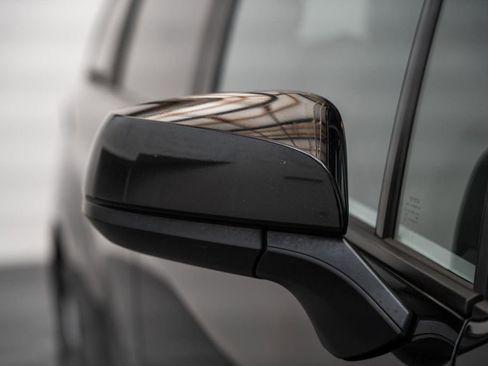 Used 2025 Toyota Sienna XLE FWD image 18