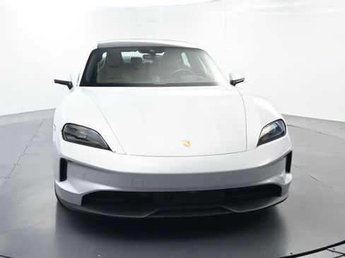 Used 2025 Porsche Taycan image 18